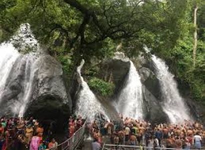 Madurai to Kutralam & Papanasam Luxury Tour (2N/3D) 12+1 Seater Luxury Tempo Traveller