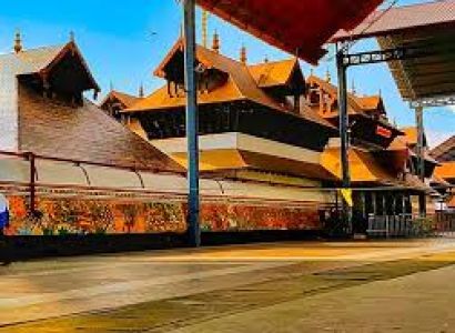 Madurai to Guruvayur & Athirappilly Luxury Tour – 1N/2D Maruti XL6