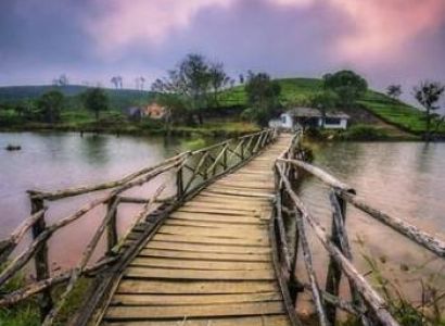 Theni, Megamalai, Thekkady, Munnar, Vagamon, Kodaikanal & Idukki Hill Station Tour Sedan