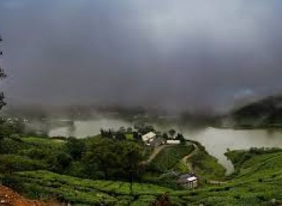 Luxury 2 Nights / 3 Days Group Tour: Theni – Thekkady – Munnar – BangaloreVehicle: AC 40/45 Se
