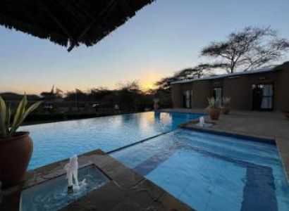 2 Nights Luxury Amboseli Safari Hunters Luxury Manor Resort