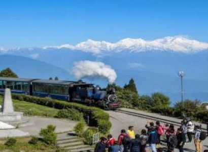 4 Nights 5 Days Siliguri - Gangtok - Darjeeling Tour Package