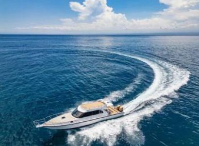 From Bali: Premium Yacht Cruise, Manta Ray Swim & Island Beach Club on Nusa Penida