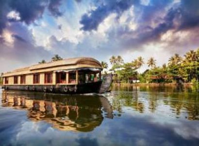 Munnar & Mararikulam & Alappuzha 5 Days Budget Holiday Package