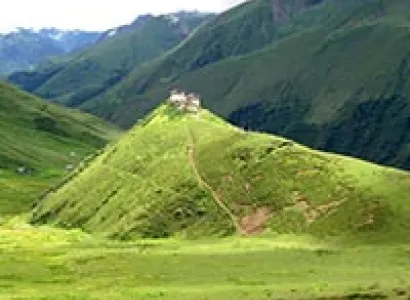 Jhomolhari Trek Tour
