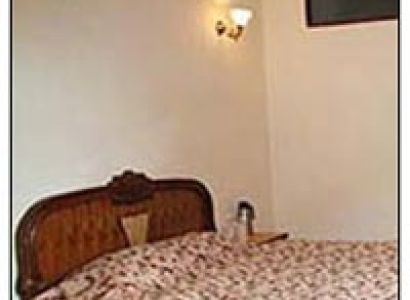 Deluxe Hotel In Barkot