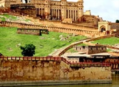 Golden Triangle & Khajuraho Varanasi Tour